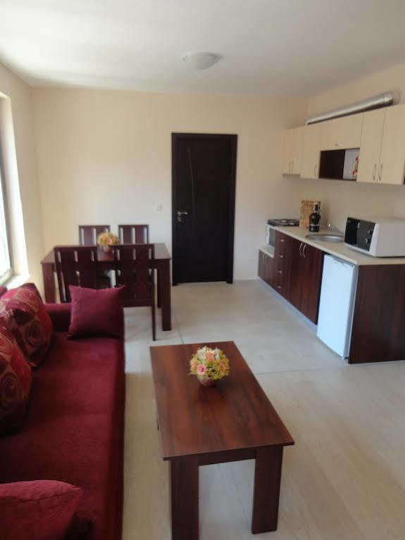 Holiday Apartments In Pomorie Exterior photo